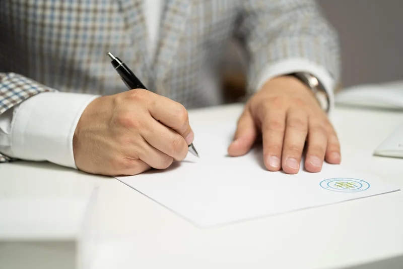 Comment souscrire et résilier son contrat étudiant Crédit Agricole ?